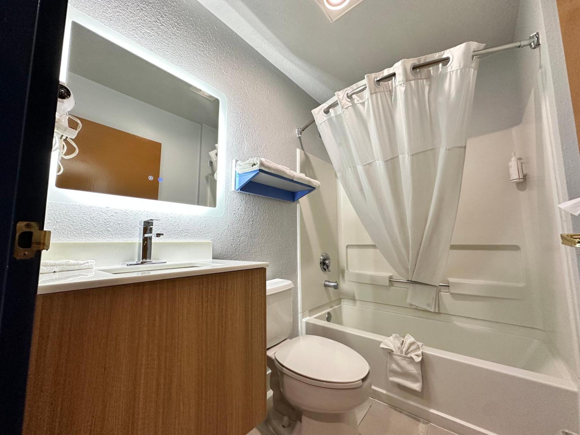 Microtel & By Wyndham - Pet Friendly Motel 2*