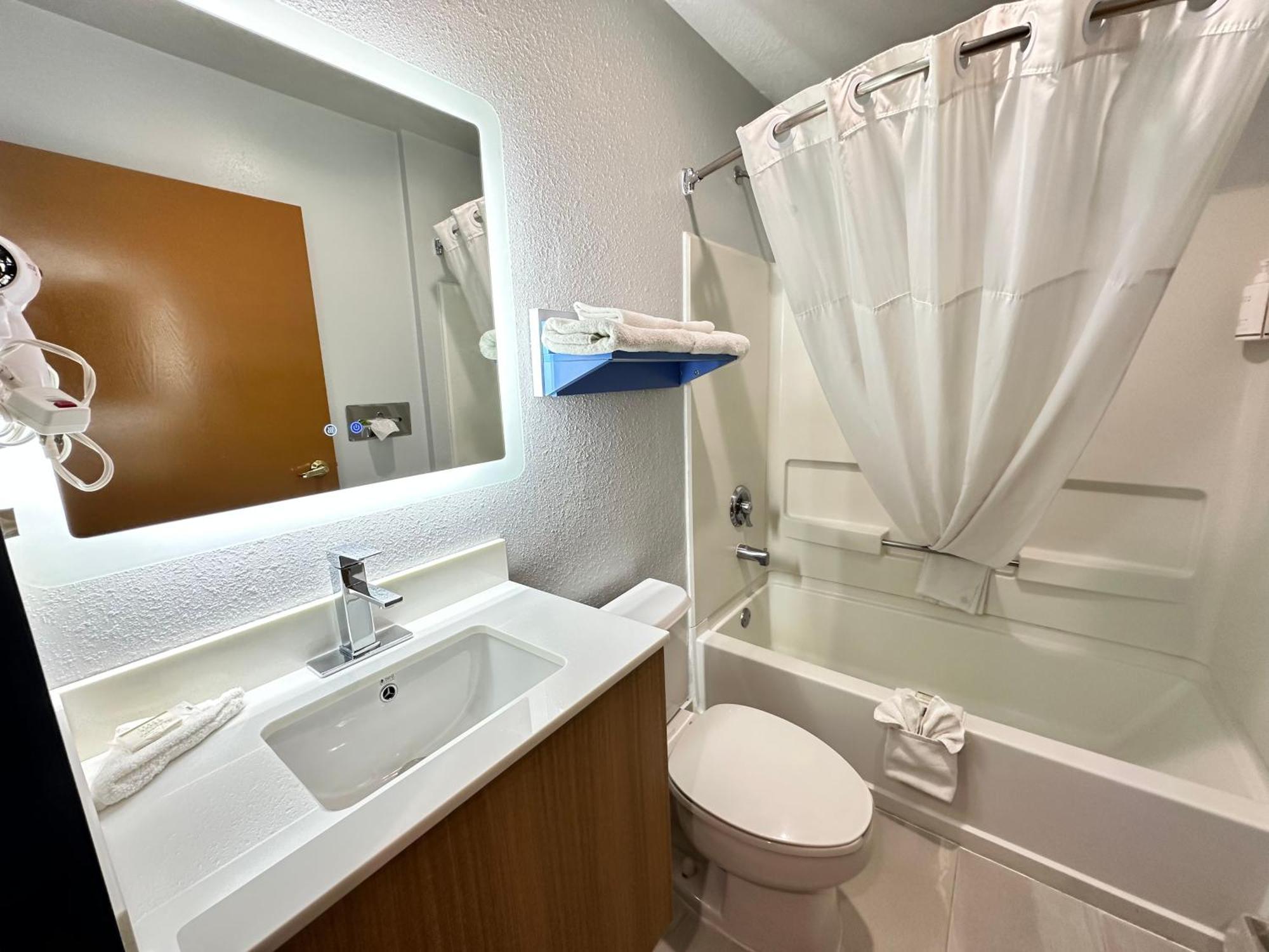 Motel Microtel & By Wyndham - Pet Friendly 2*